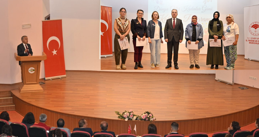 İzmirli Kadınlar Yaptıkları Çalışmalarla Türkiye’ye Örnek Oluyor