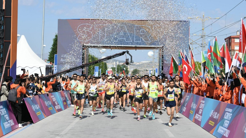 3. ULUSLARARASI KONYA YARI MARATONU BÜYÜK BİR COŞKUYLA KOŞULDU