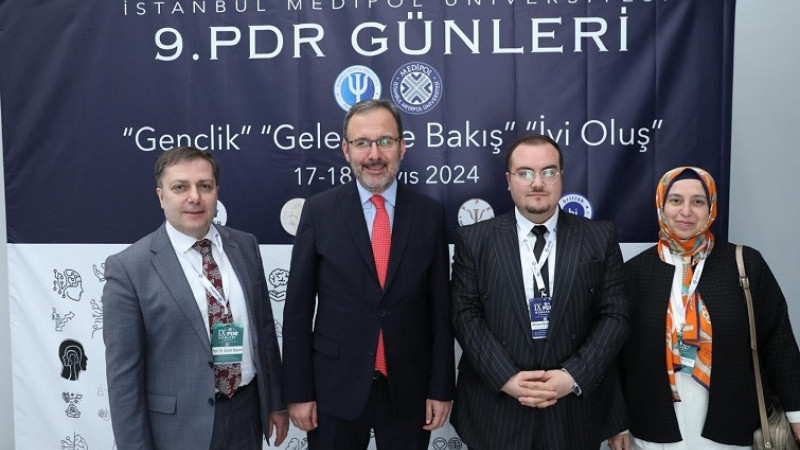 KASAPOĞLU ‘GENÇLİK, GELECEĞE BAKIŞ, İYİ OLUŞ’ SEMİNERİNDE KONUŞTU