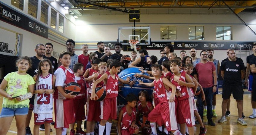 Anadolu Efes Spor Kulübü ile Corendon Airlines arasındaki sponsorluk anlaşması yenilendi