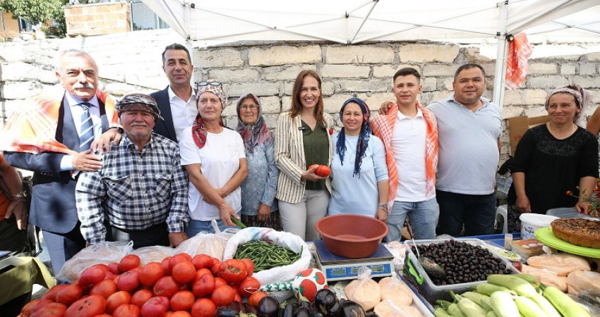 Yamanlar Domates Şenliği Karşıyaka’ya renk kattı