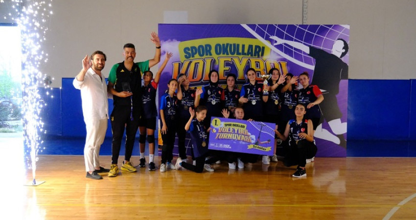 YAZ SPOR OKULLARINDA FUTBOL VE VOLEYBOL TURNUVALARININ FİNALLERİ YAPILDI