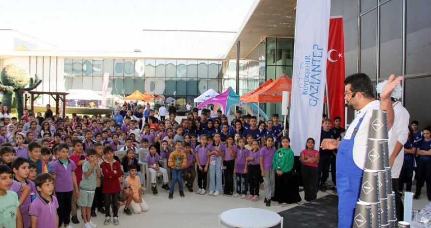 ASTROFEST’İN İKİNCİ DURAĞI BİLİM ŞENLİĞİ YOĞUN İLGİ GÖRÜYOR