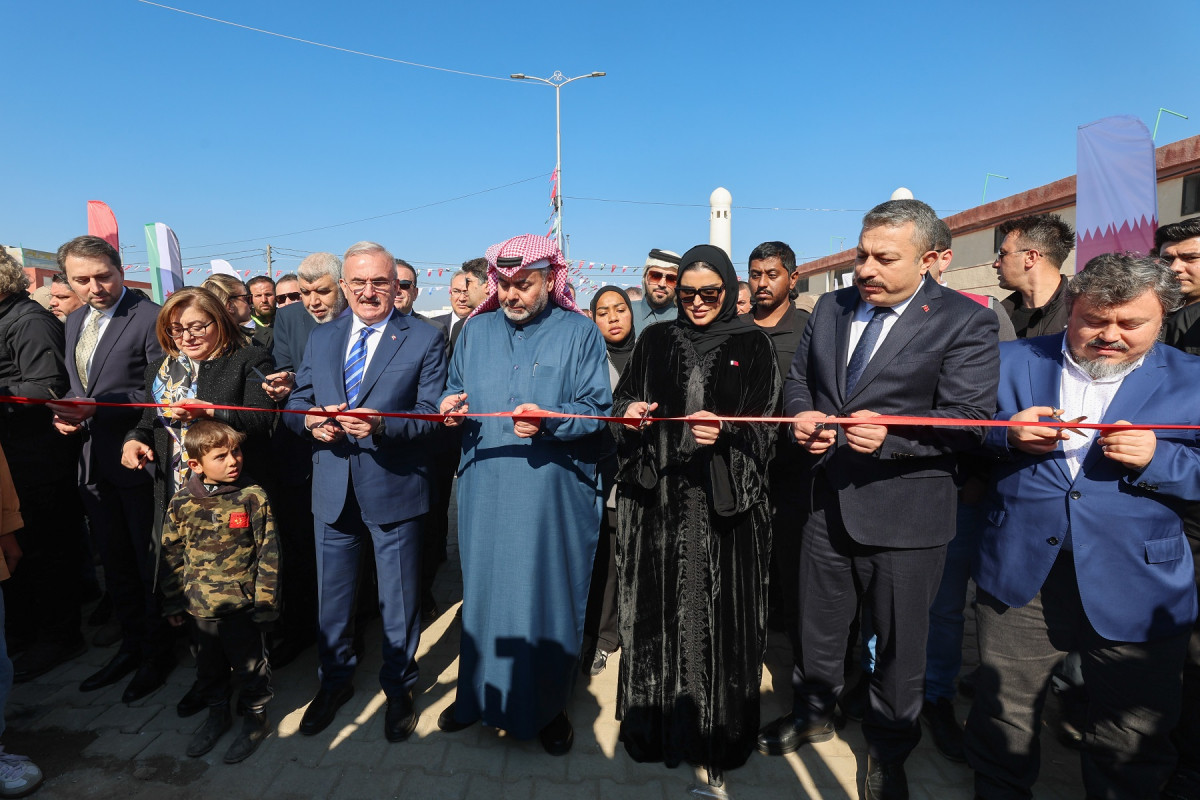 BAŞKAN ŞAHİN, KATAR DEVLET BAKANI MARYAM BİNT ALİ NASSER AL MİSNAD İLE AZEZ’DE UMUT ŞEHRİ’Nİ AÇTI