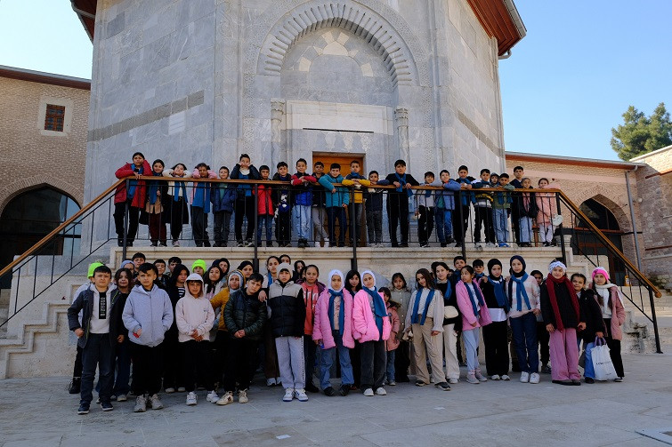 BAYIRBUCAK TÜRKMENİ YETİM ÇOCUKLAR KONYA'DA AĞIRLANDIDI