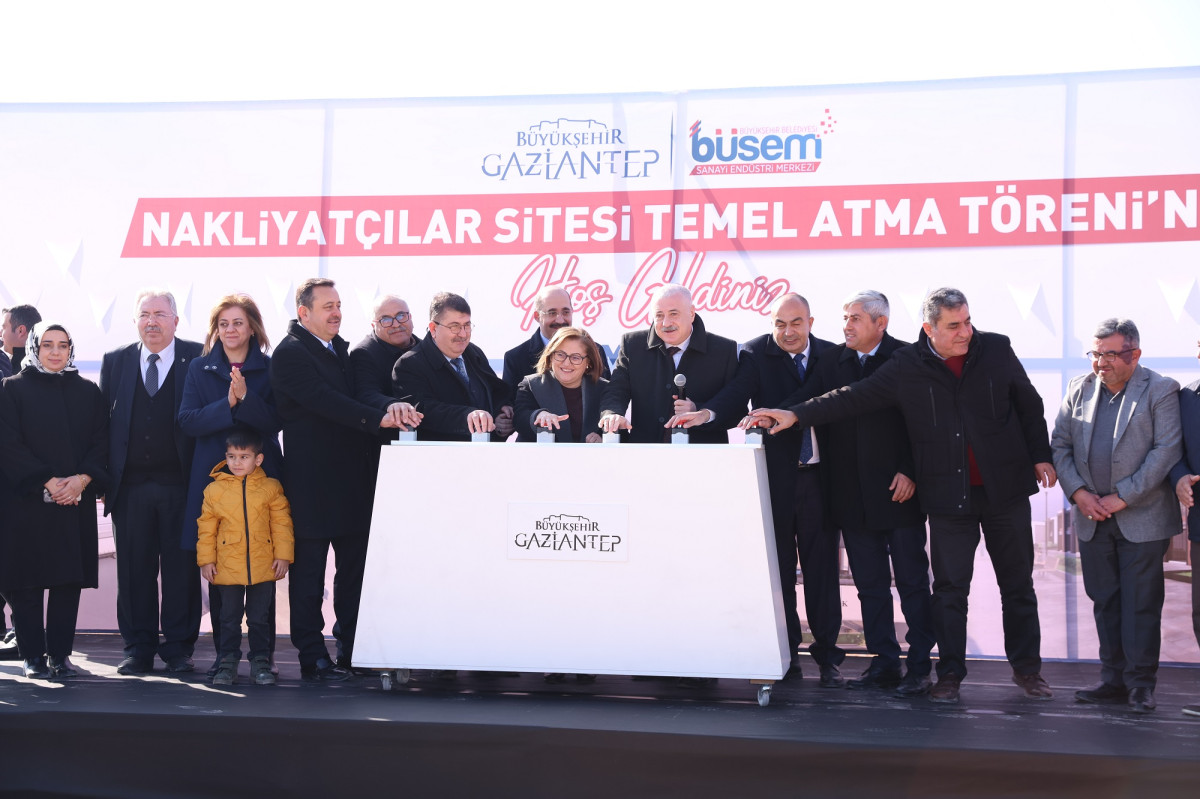 BÜSEM NAKLİYATÇILAR SİTESİ TEMEL ATMA TÖRENİNDE 900 MİLYONLUK MÜJDE!