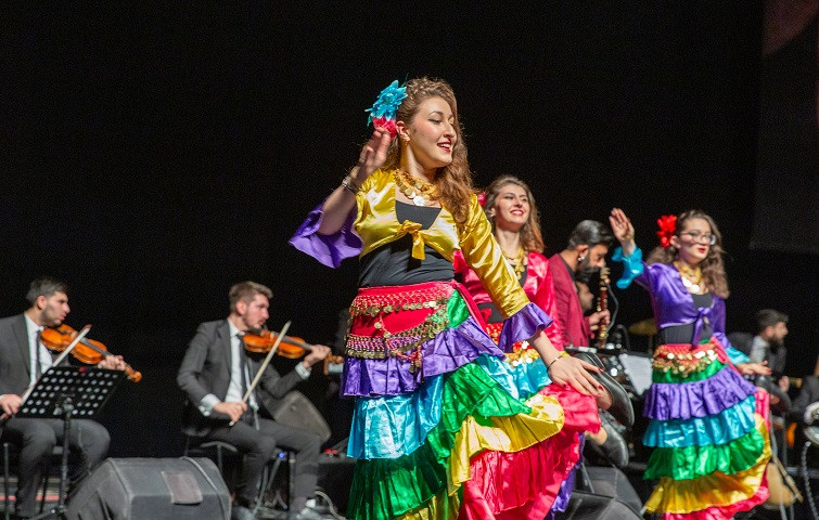 Çalgıcı Mektebi Roman Orkestrası’ndan muhteşem konser