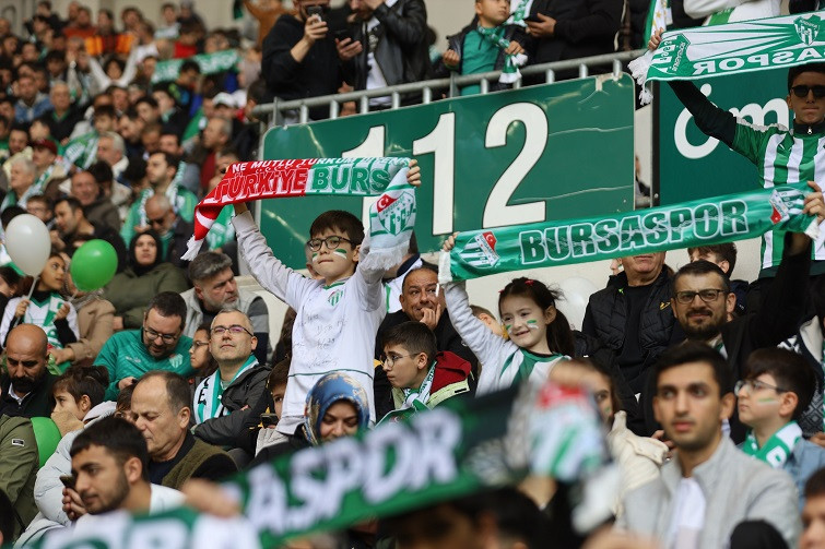 Çocuklar Bursaspor coşkusunu Büyükşehir’le yaşadı