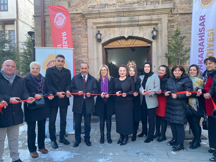 Cumhuriyet’in Öncü Kadınları Sergisi Afyon’da Sanatseverlerle Buluşuyor