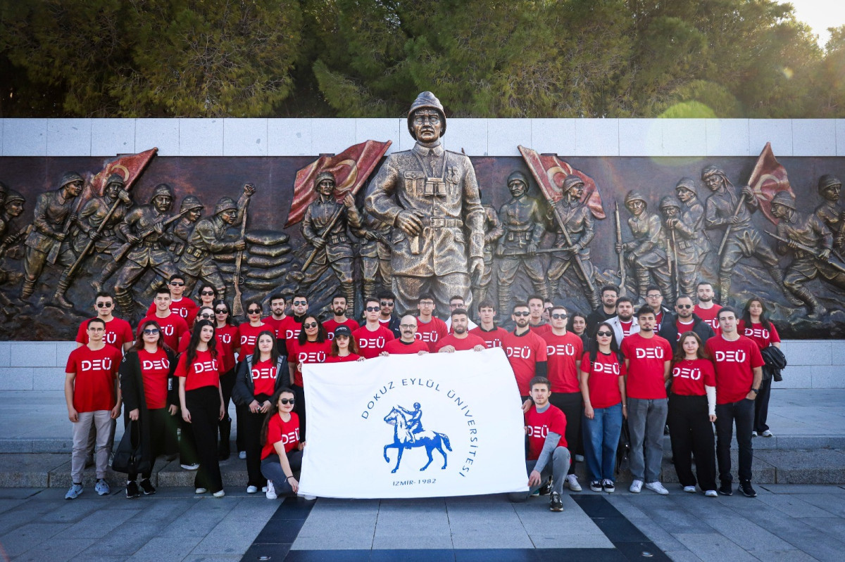 DEÜ ÖĞRENCİLERİ ÇANAKKALE’DE ŞEHİTLERİ ANDI