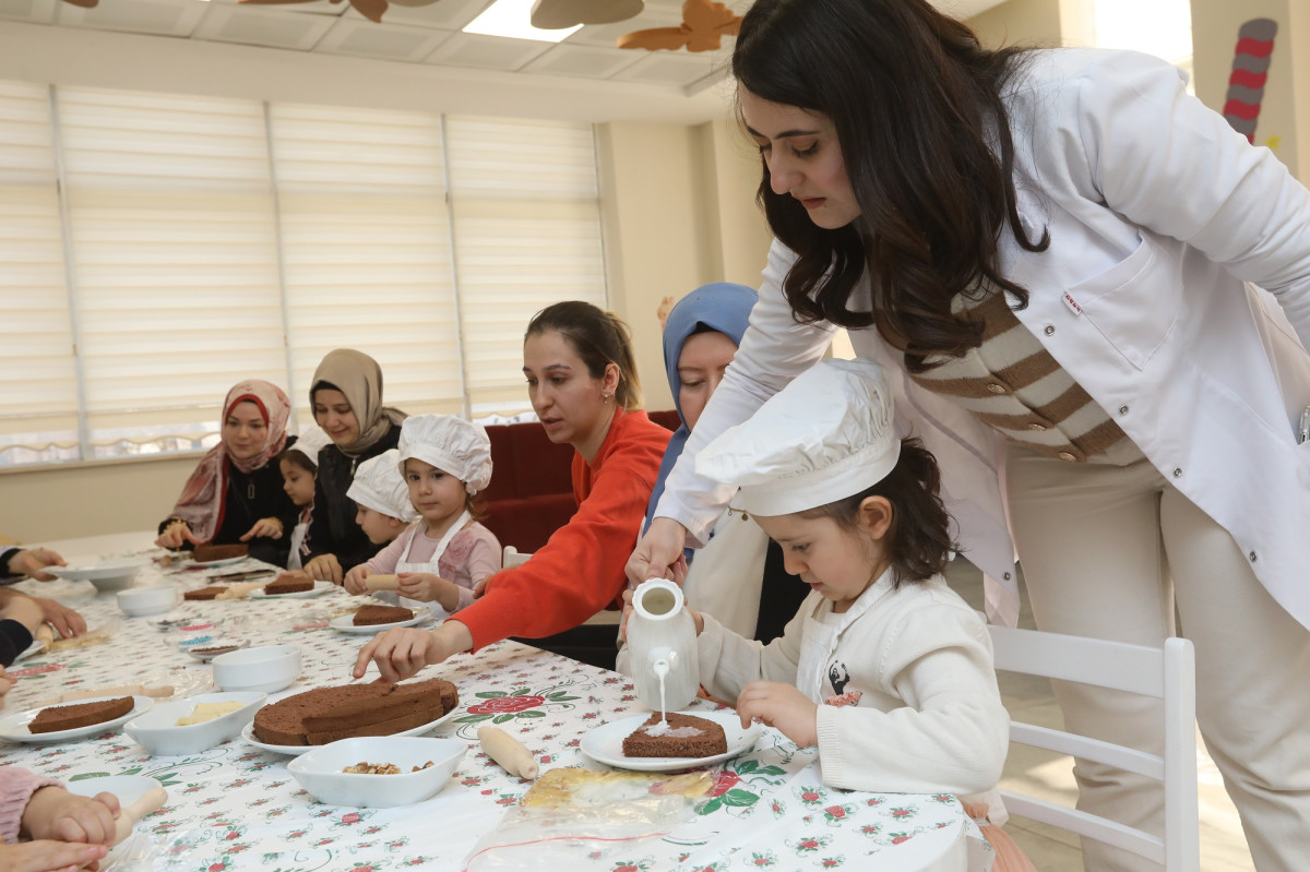 DOKTORLAR, EBEVEYNLERE GAZİANTEP BEBEK KÜTÜPHANESİNİ REÇETE EDİYOR!