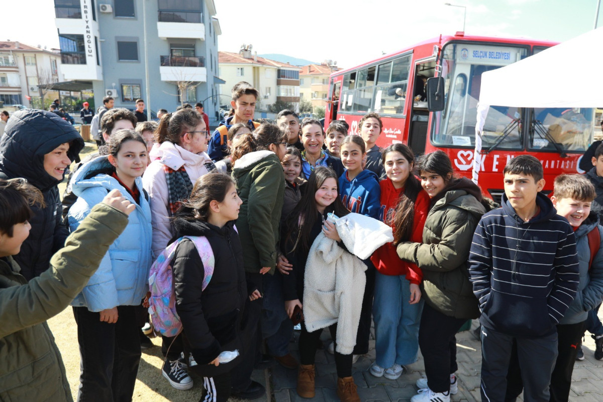 Efes Selçuk’ta öğrenciler mutlu başkan mutlu