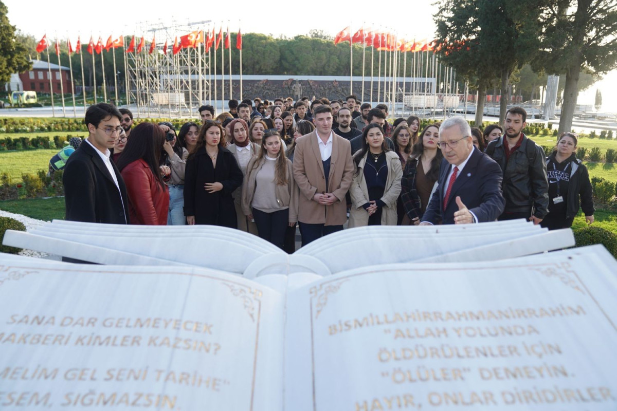 Ege Üniversitesi öğrencileri Çanakkale şehitlerinin huzuruna çıktı