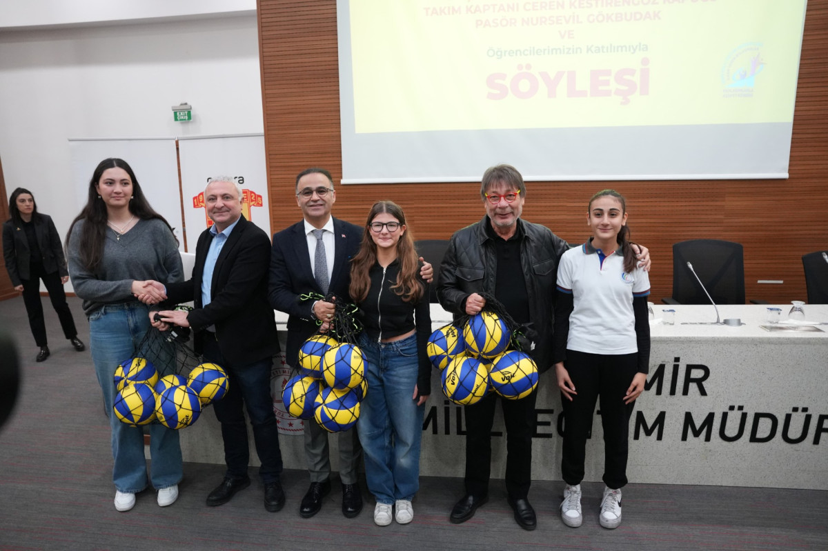 Göztepe Kadın Voleybol Takımı İzmirli Öğrencilerle Buluştu