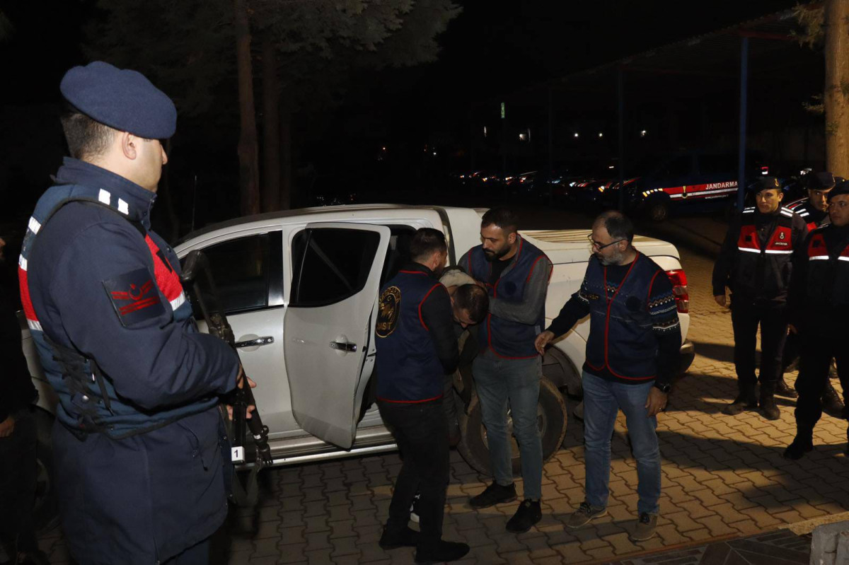 İki kişiyi silahla yaralayan failler yakalandı