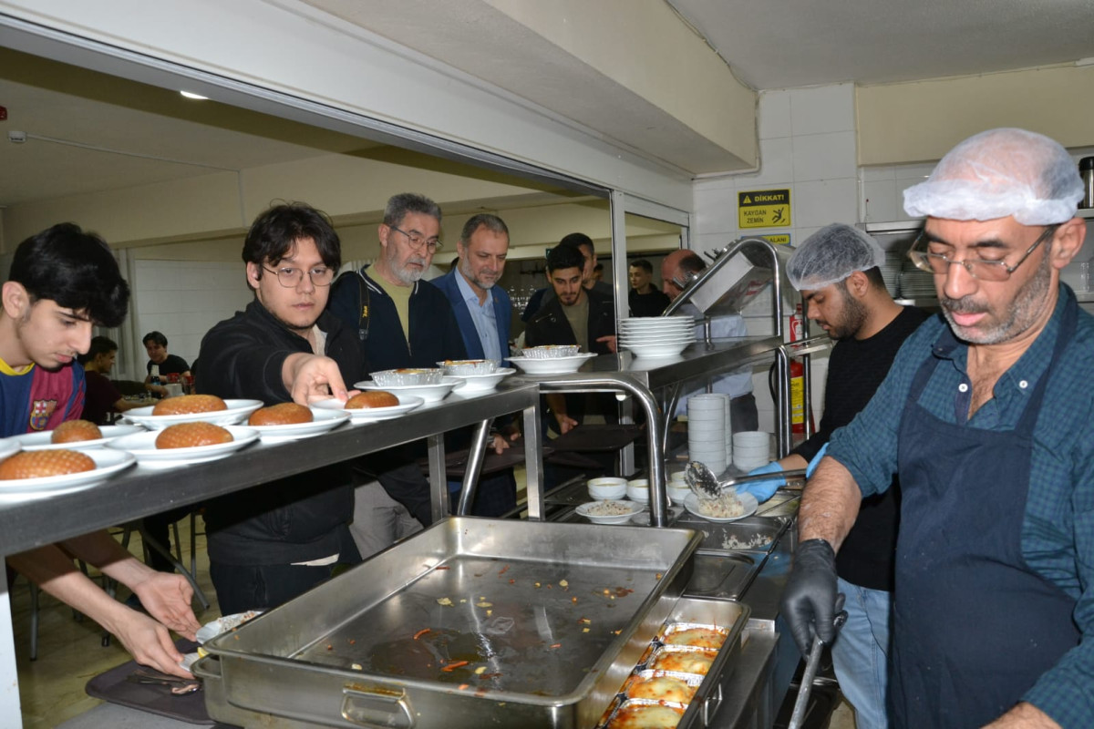 İlim Yayma Cemiyeti Manisa Şubesi, Manisa basınını iftarda ağırladı.