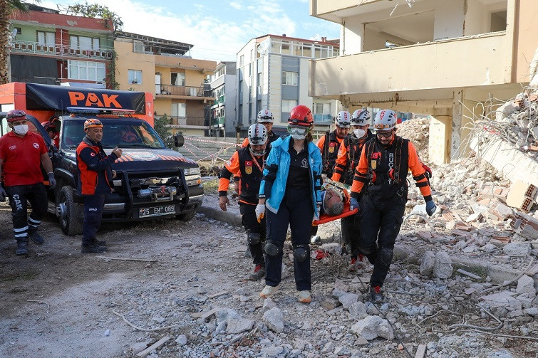 İzmir depreminin yıl dönümünde Buca Belediyesi'ne teşekkür belgesi