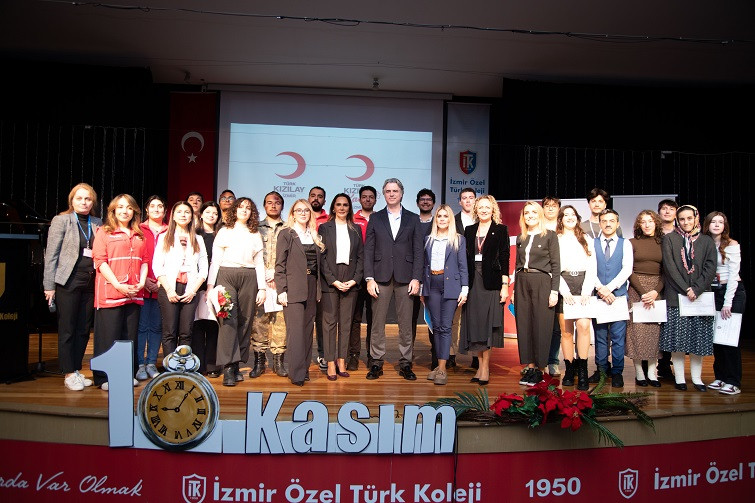 İzmir Özel Türk Kolejinde Kızılay Haftası Coşkusu