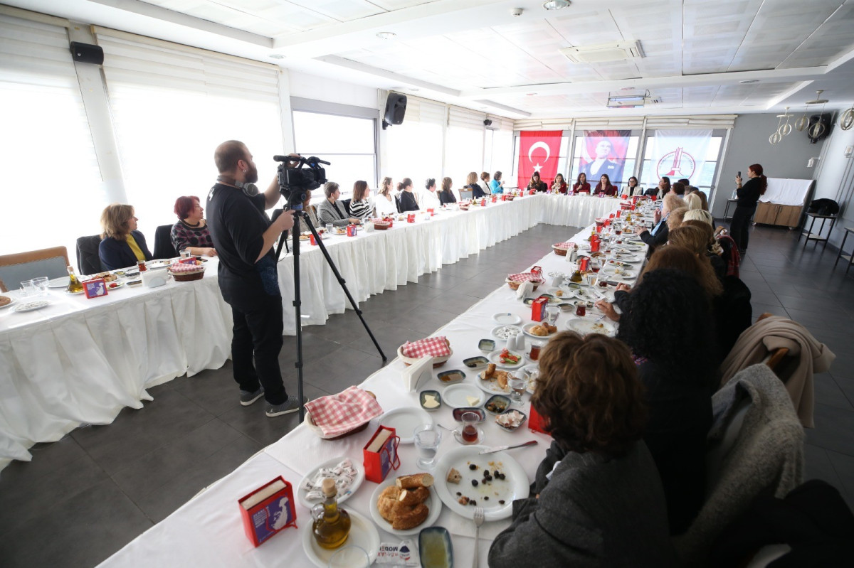 İzmir’in güçlü kadınları Karşıyaka’da  buluştu