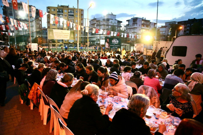 Karşıyaka’da iftar dayanışması