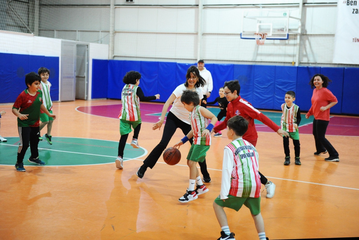 Karşıyakalı aileler basketbol şenliğinde buluştu 