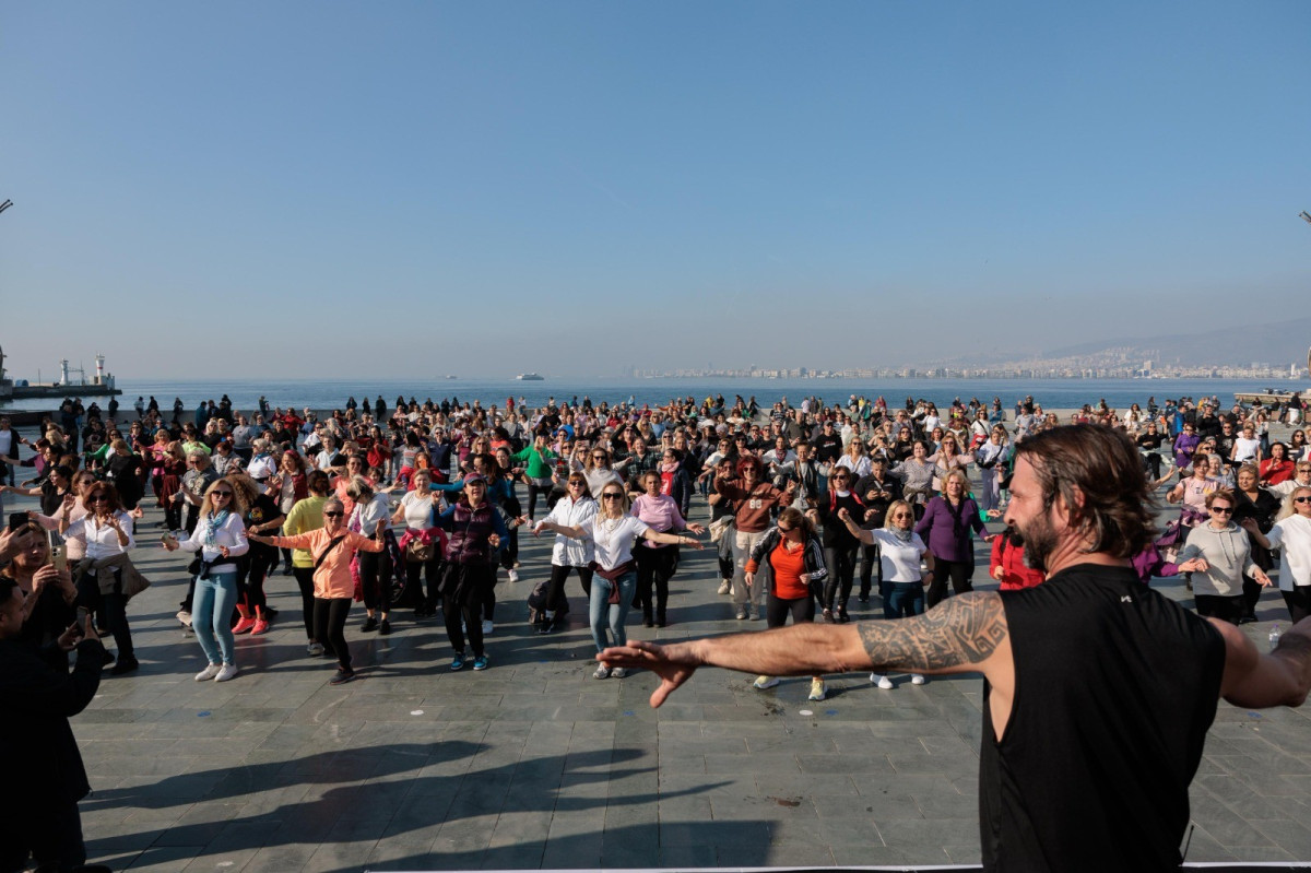 Konak yeni yıla dansla merhaba dedi