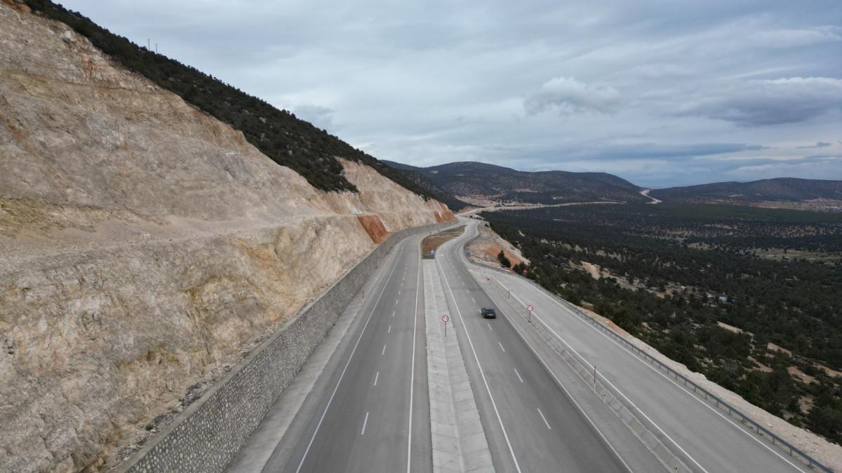 KORKUTELİ-ELMALI YOLU YARIN HİZMETE AÇILIYOR