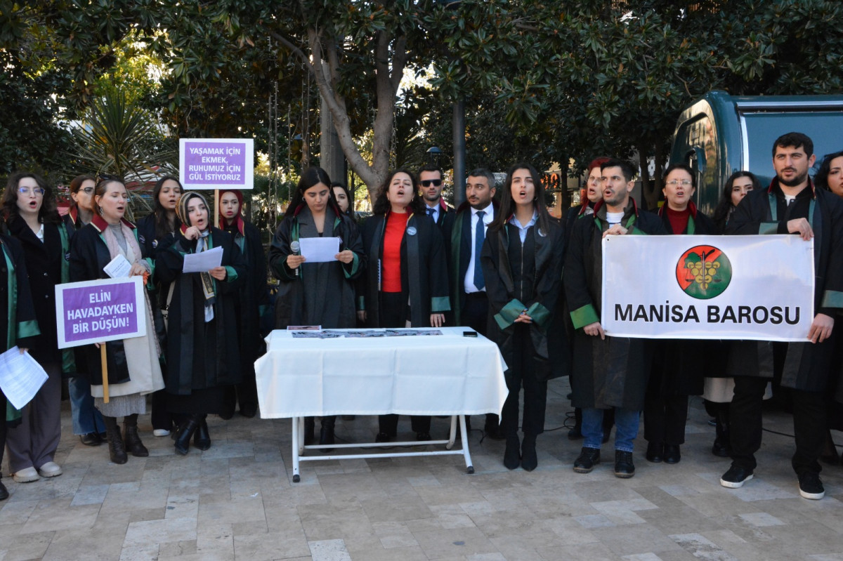 Manisa Barosu Kadın ve Çocuk Hakları Şiddetle Mücadele Günü basın açıklaması yaptı