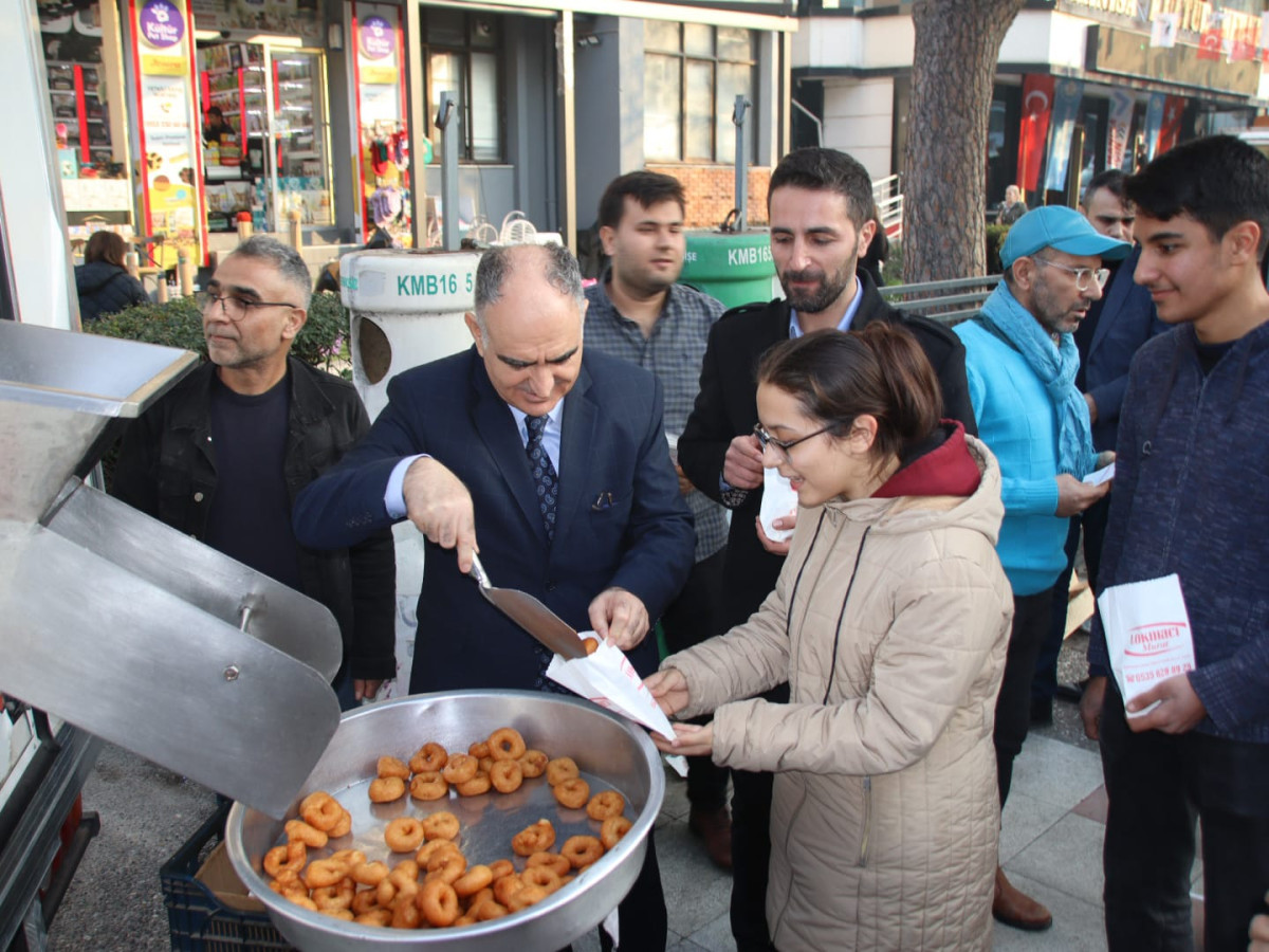 Manisa Valisi Vahdettin Özkan, 10 Ocak Çalışan Gazeteciler Önder Aydın’ı ziyaret etti.