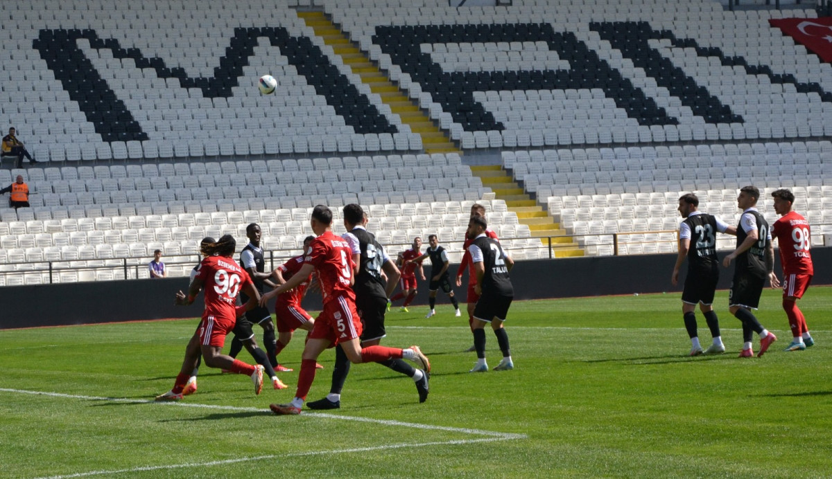 Trendyol 1. Lig 30. Hafta maçında Manisa FK evinde Siltaş Yapı Pendikspor’u ağırladı.