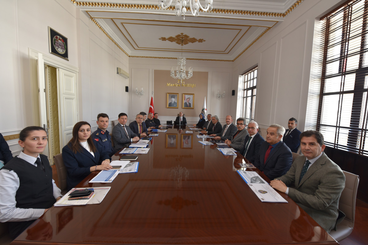 Vali Özkan Başkanlığında Üniversite Güvenlik Tedbirleri Toplantısı Yapıldı