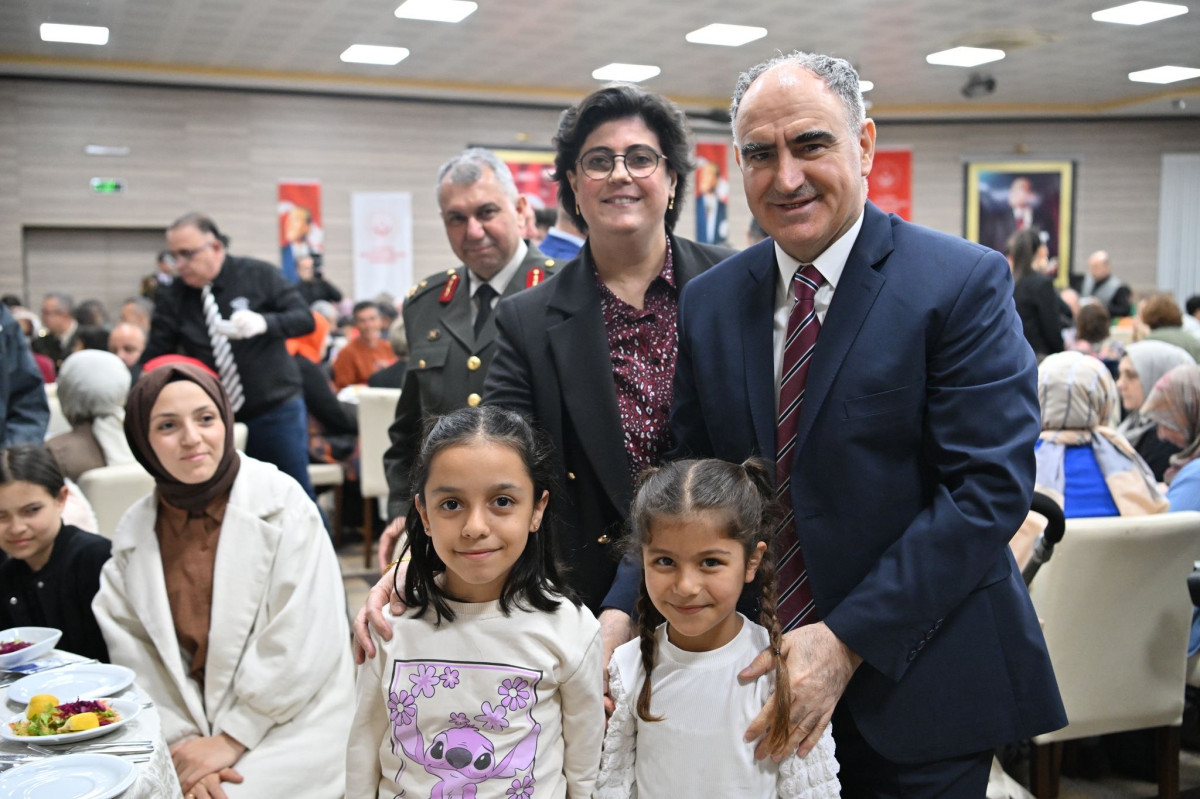 Vali Vahdettin Özkan ve Eşi Dr. Ruhan Özkan Ev Sahipliğinde Şehit Ailelerimiz Onuruna İftar Programı Düzenlendi