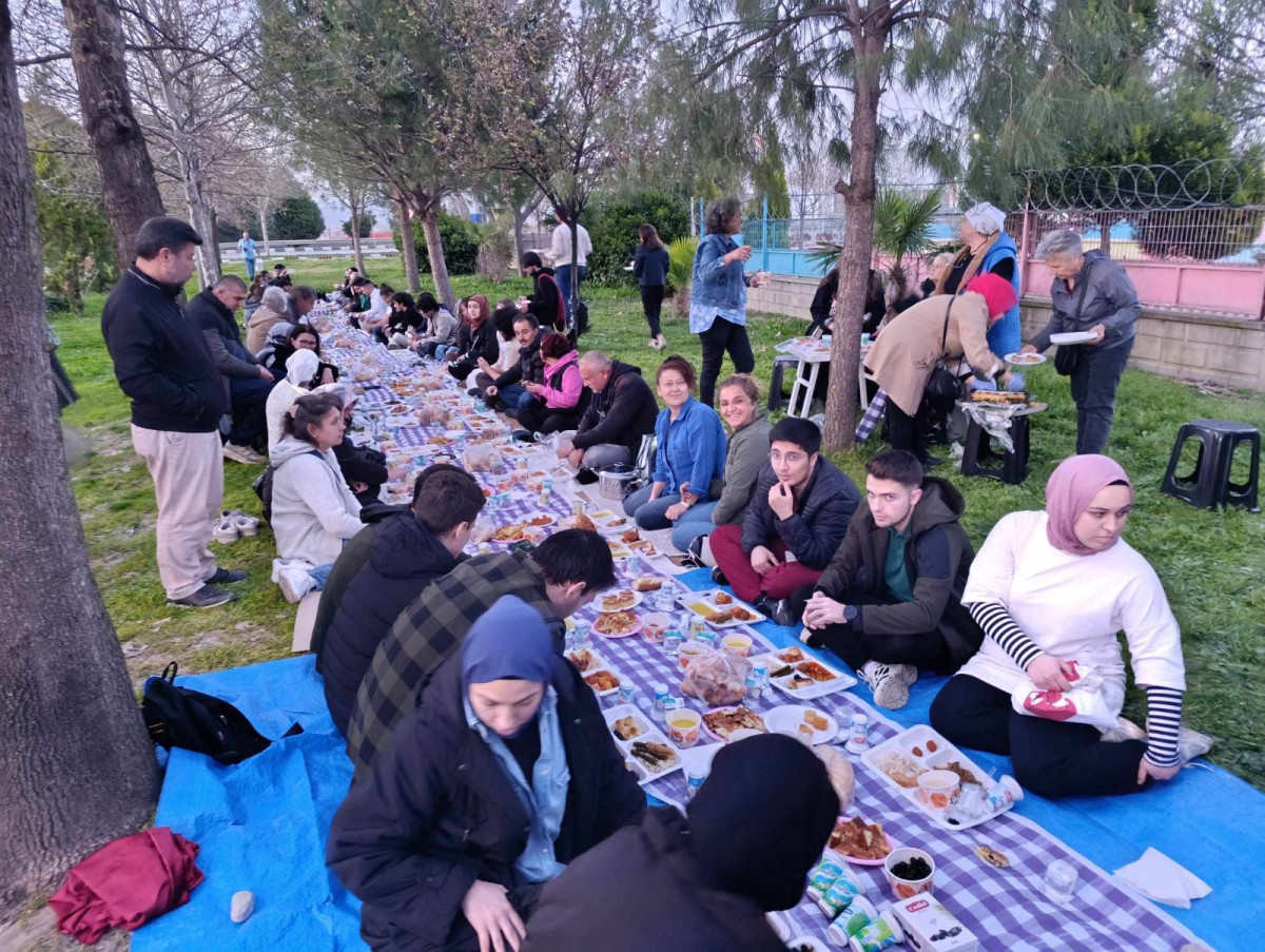 Yeryüzü Sofrasında Paylaşmanın manevi huzuru ve bereketi 