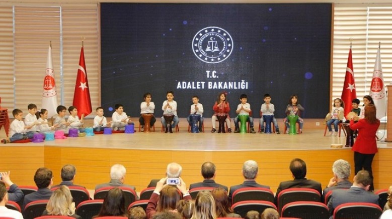 İzmir’de Okul Öncesi Eğitimin Yaygınlaştırılması Kapsamında “Mustafa Rahmi Balaban Bölge Adliye Mahkemesi Anaokulu”nun Açılışı Gerçekleştirildi