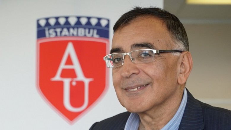 Prof. Dr. Hayri Kozanoğlu: “Türkiye, rüzgâra karşı ilerliyor” 