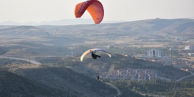 Afyonkarahisar’da ilk kez yamaç paraşütü festivali düzenlenecek