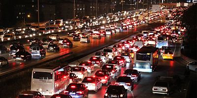 İzmir'de 2021 yılında 71 bin 238 adet taşıtın trafiğe kaydı yapıldı