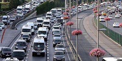 İzmir'de trafiğe kayıtlı araç sayısı Nisan ayı sonu itibarıyla 1 milyon 693 bin 828 oldu