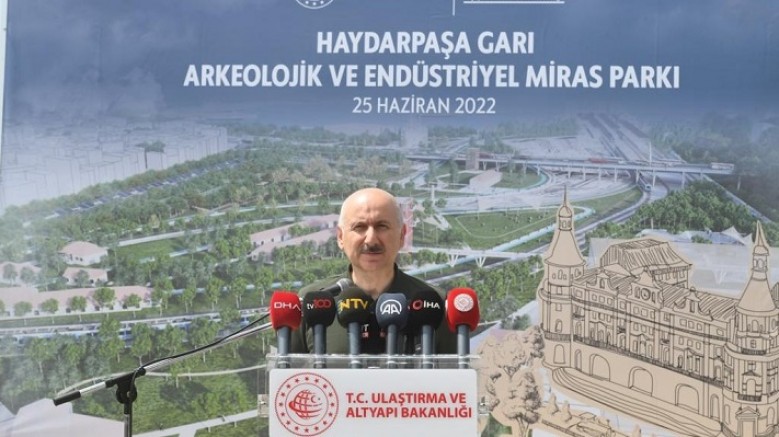 Ulaştırma ve Altyapı Bakanı Adil Karaismailoğlu, Haydarpaşa Garı Arkeolojik ve Endüstriyel Parkı'nda basın açıklaması yaptı.